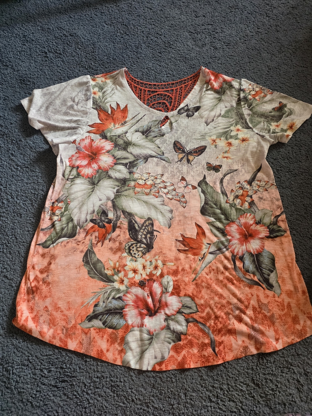 Time and Tru Coral Floral & Butterfly V-Neck Short Sleeve Top